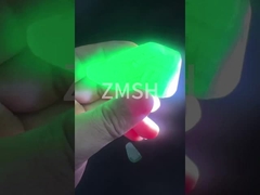 Zaffiro grezzo di colore fantasia coltivato in laboratorio, verde