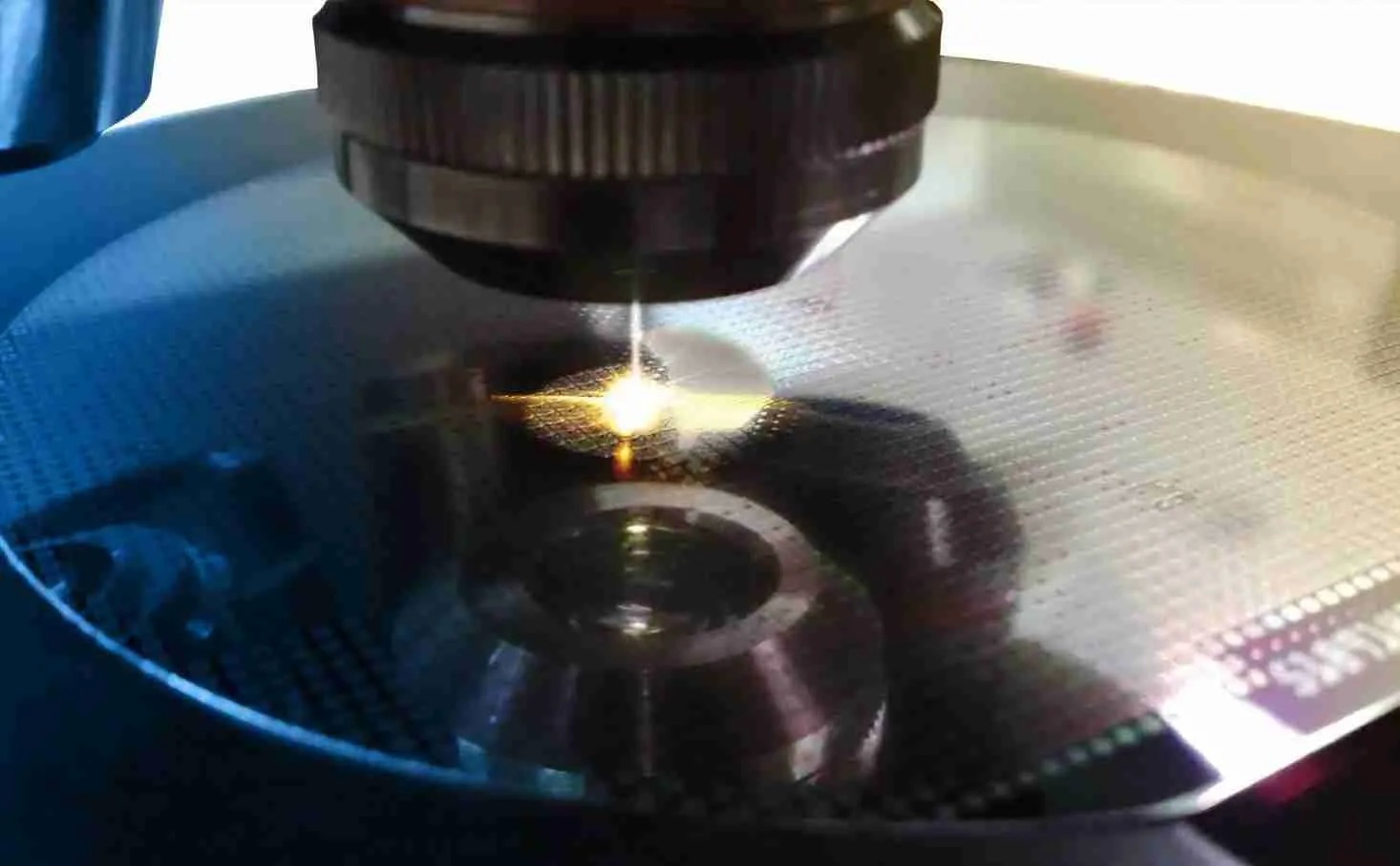 Ultimi blog aziendali su Spiegazione del processo di taglio dei wafer: dal wafer di silicio ai singoli chip